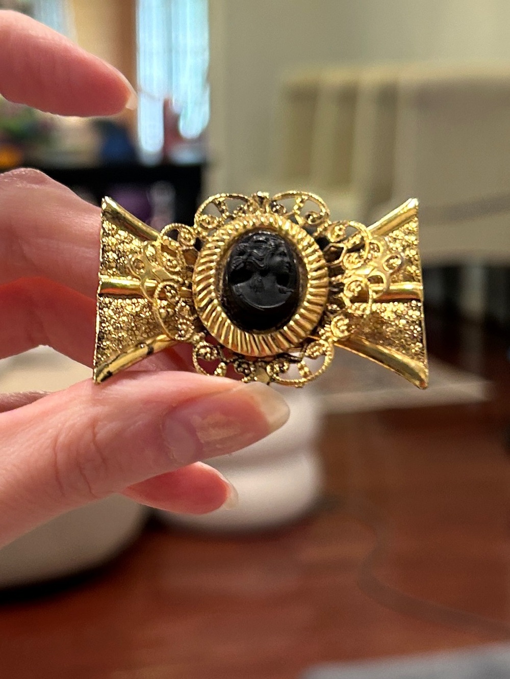 Vintage Cameo Brooch